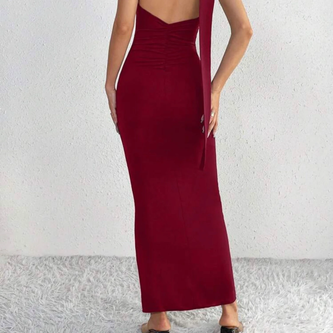 Vinröd långklänning med oneshoulder - 1