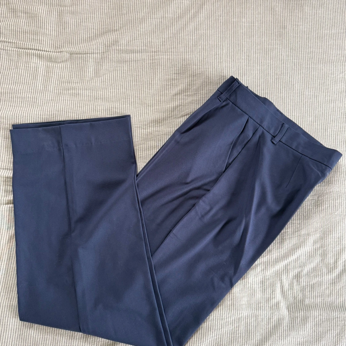 Mörkblå kostymbyxor Pull&Bear S