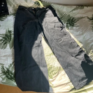 Svarta baggy jeans - Ett par svarta baggy jeans från H&M, bekväma och snygga jeans som jag inte har använt så mycket😊nypris var 400kr