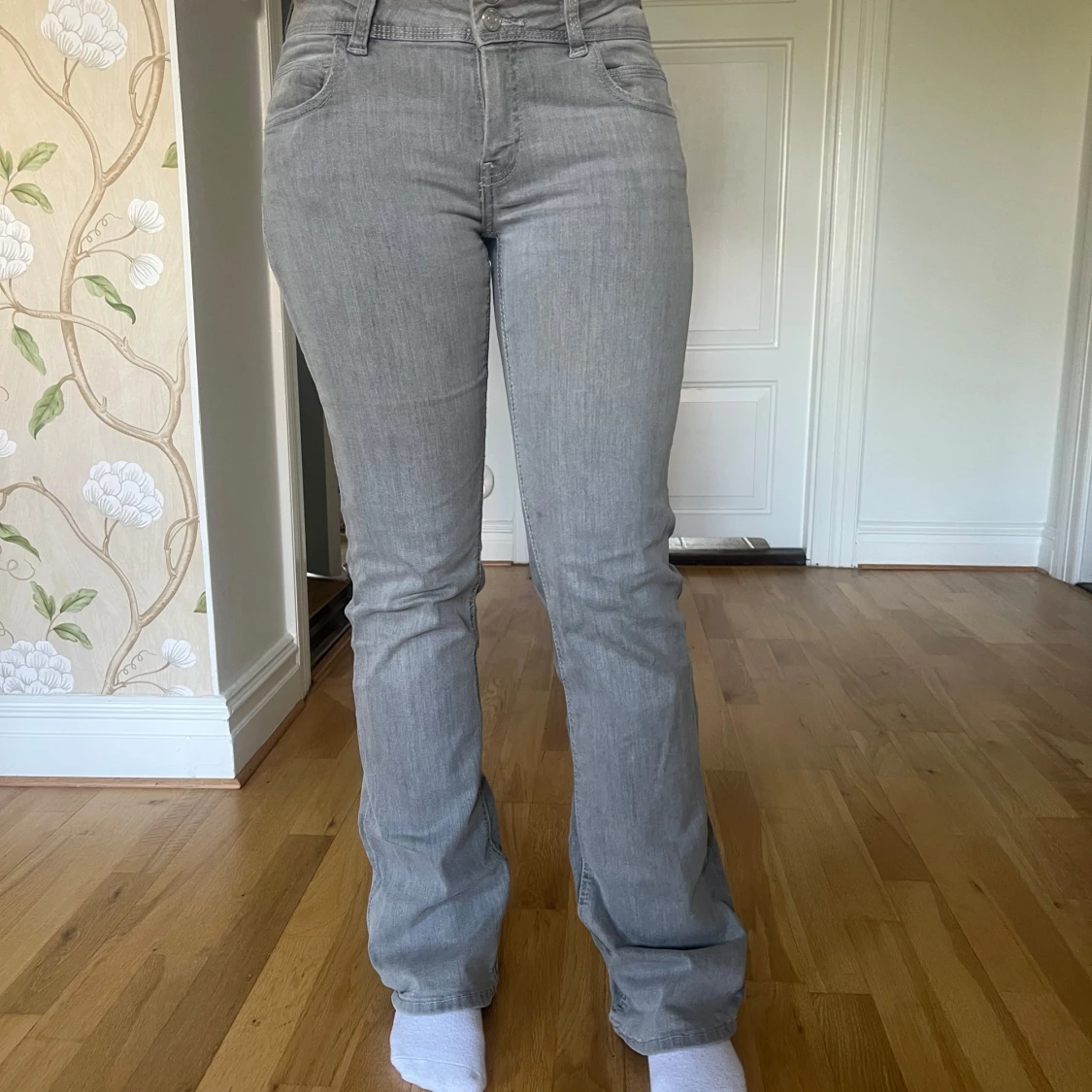 Grå bootcut jeans med låg midja - 3