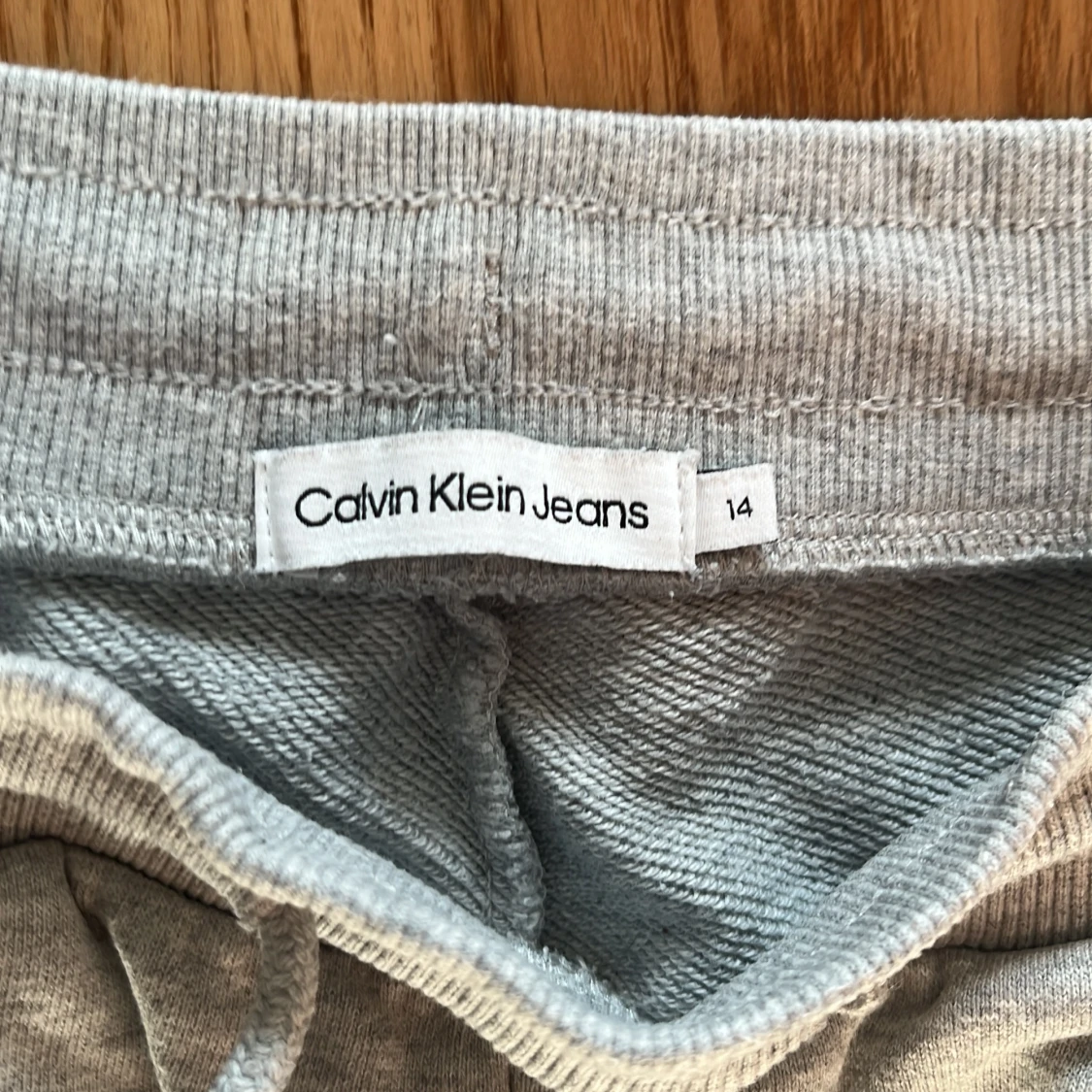 Grå mjukisbyxor Calvin Klein Jeans - 1