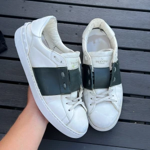 Valentino open - Size 43,5 fits 44! | självklart äkta! | skick 6/10 | hör av dig vid intresse 🤩