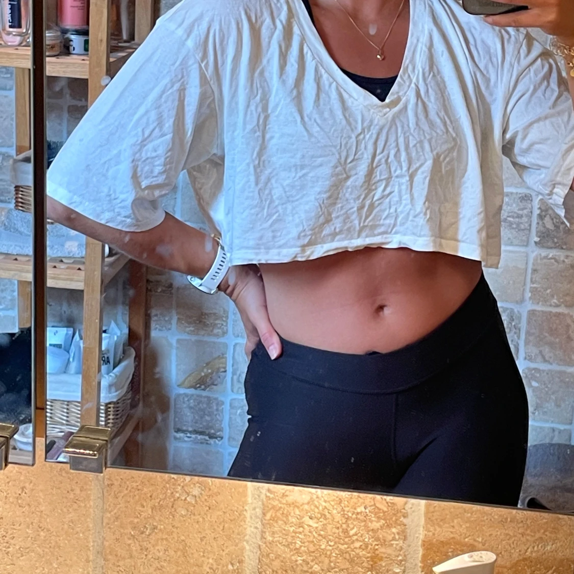 Vit croppad topp från Monki