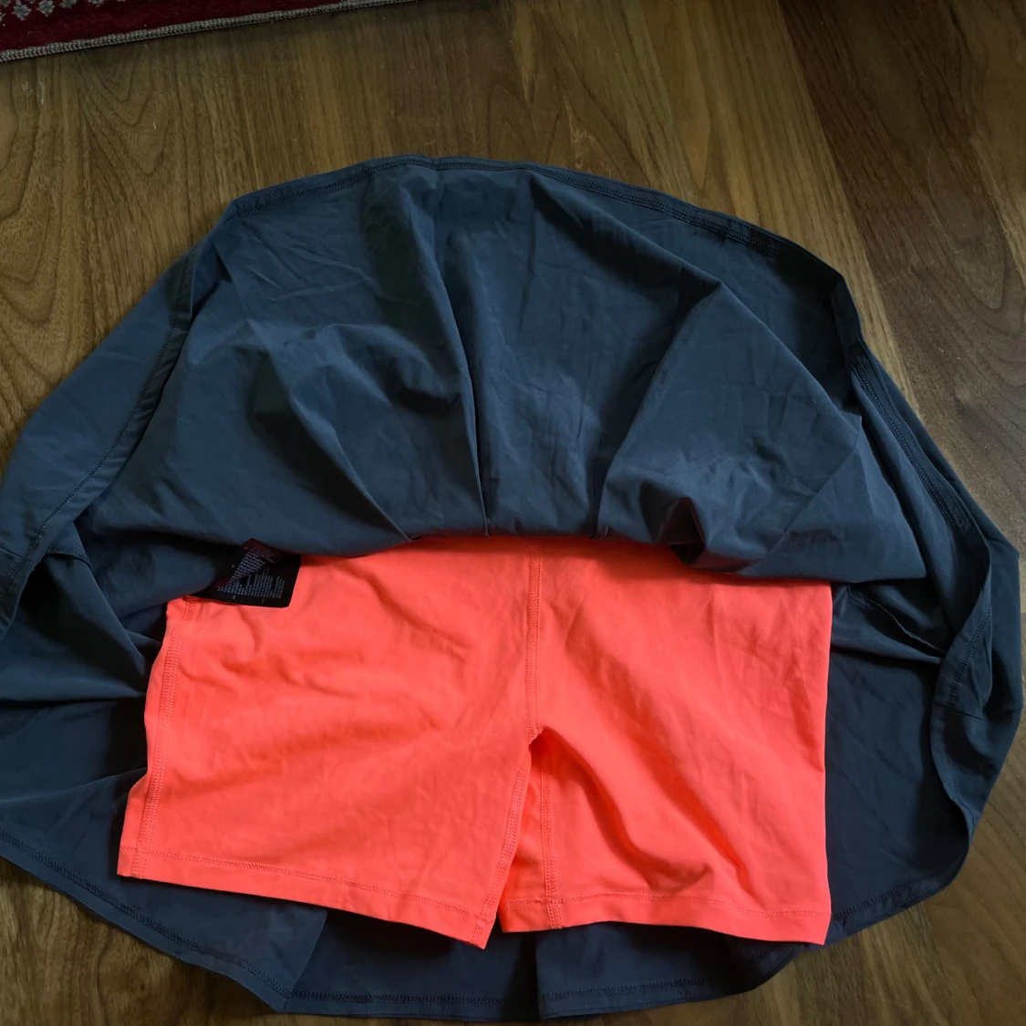 Sportig kortkjol från H&M med shorts - 2