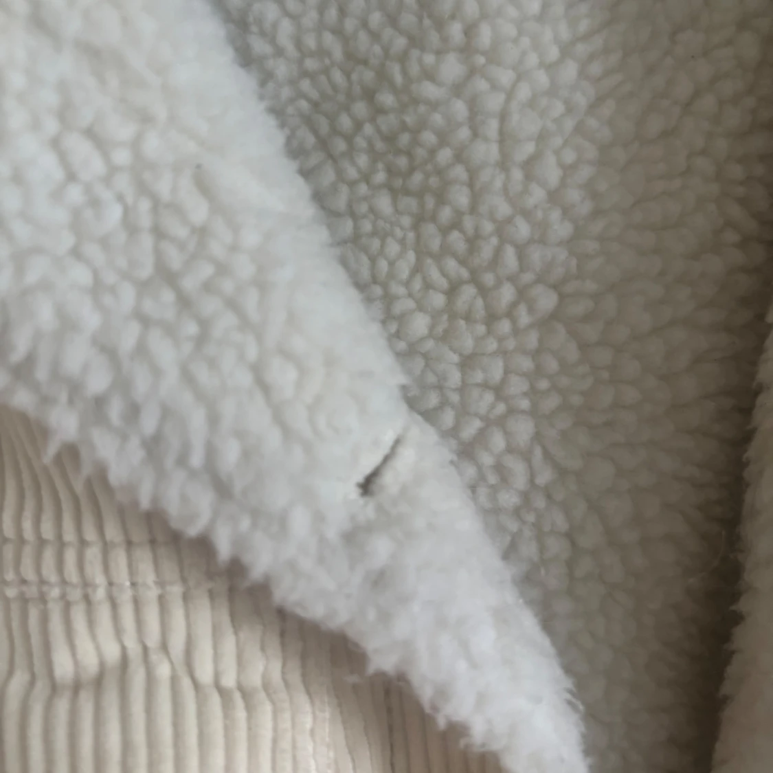 Beige teddyjacka i manchester från BikBok - 3