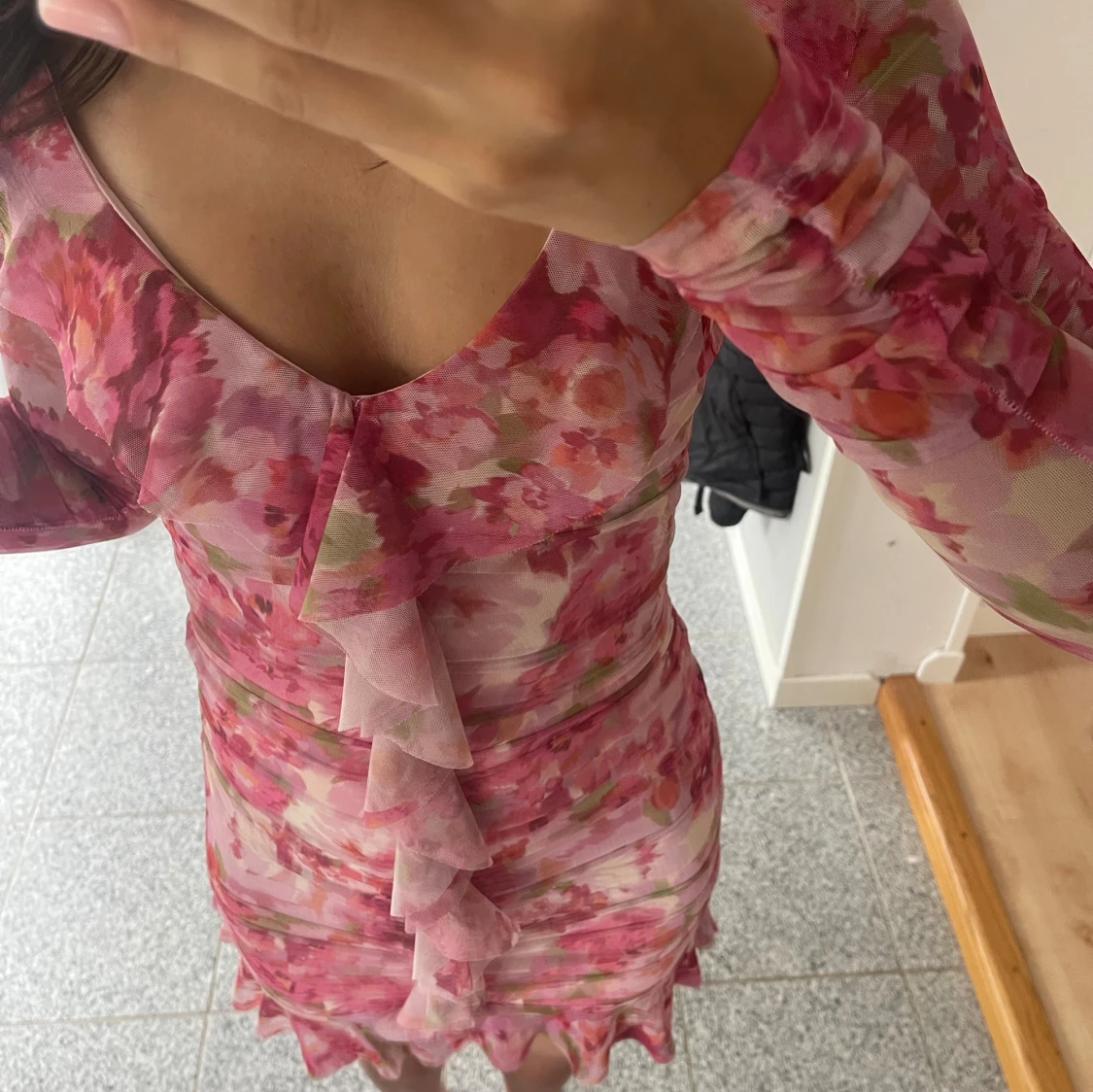 Rosa blommig meshklänning med volang - 2