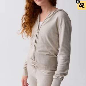 Soft goat liknande  - Säljer denna tröjan från gina young som liknae softgoat zip up. Storleken är 158/164