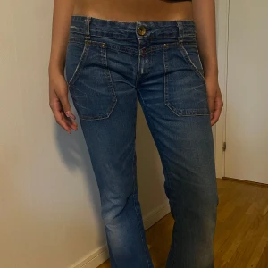 Lågmidjade Jeans  - Superfina bootcut jeans 