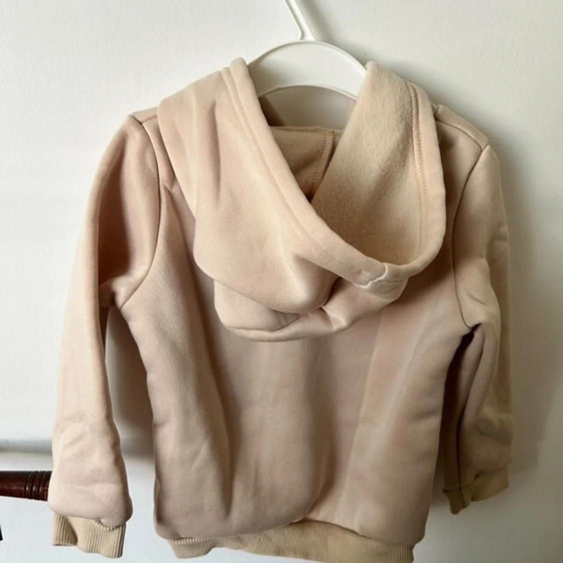 Beige hoodie med björntryck från SHEIN - 3