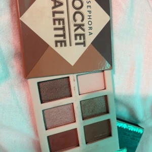 Sephora , ögonskugga  - Oanvänd . Använder aldrig så säljer , har redan mkt ögonskugga. PRIS KAN DISKUTERAS 