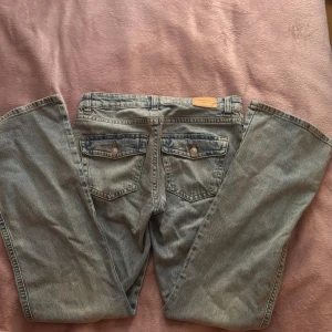 Low waist bootcut jeans - Supersköna low waist jeans som är i storlek 36. Jag är 167 och dem passar perfekt.❤️