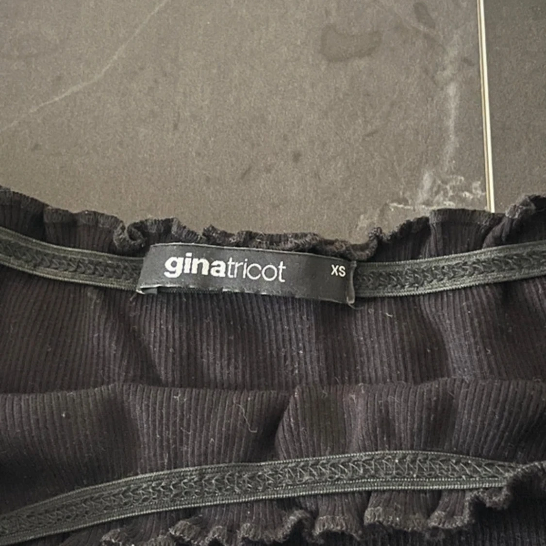 Svart off shoulder topp - 1