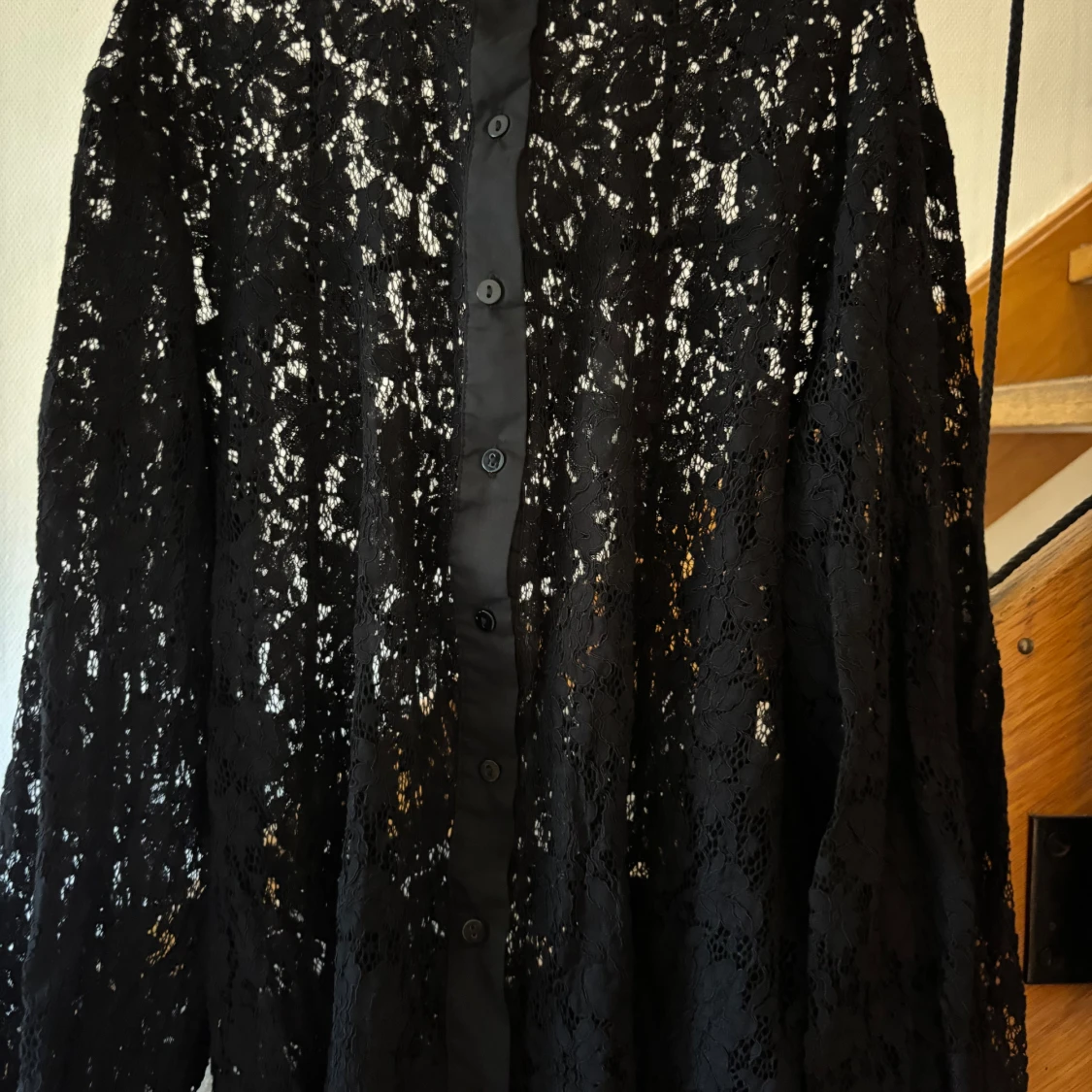 Svart spetsblus från Neo Noir - 1