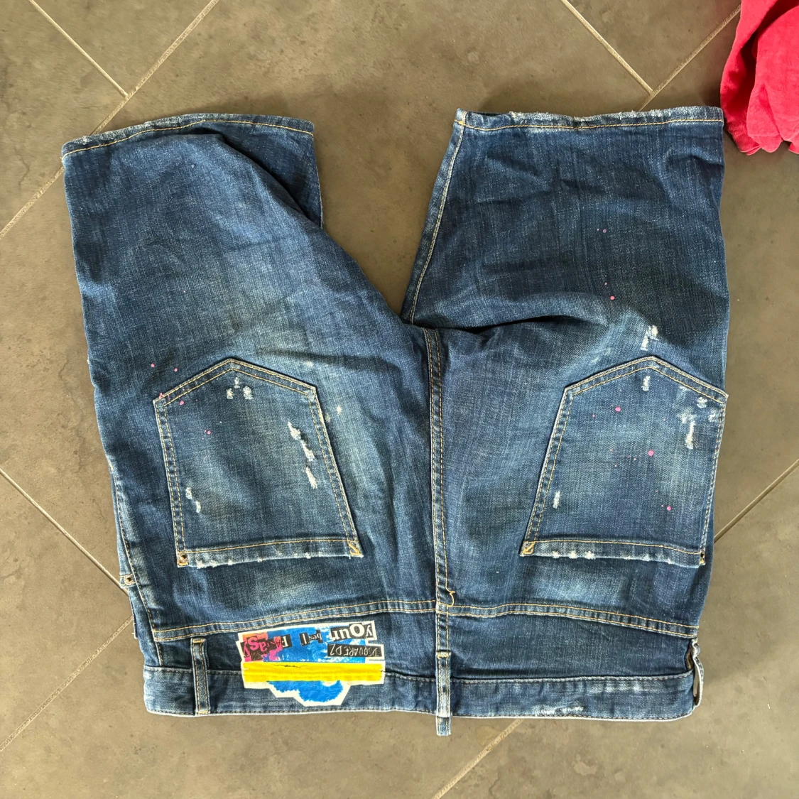 Blå jeansshorts med slitningar - 1
