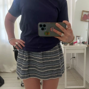 Zara kjol - Kjol från Zara i virkat material, storlek 13-14 år men passar även XS/S