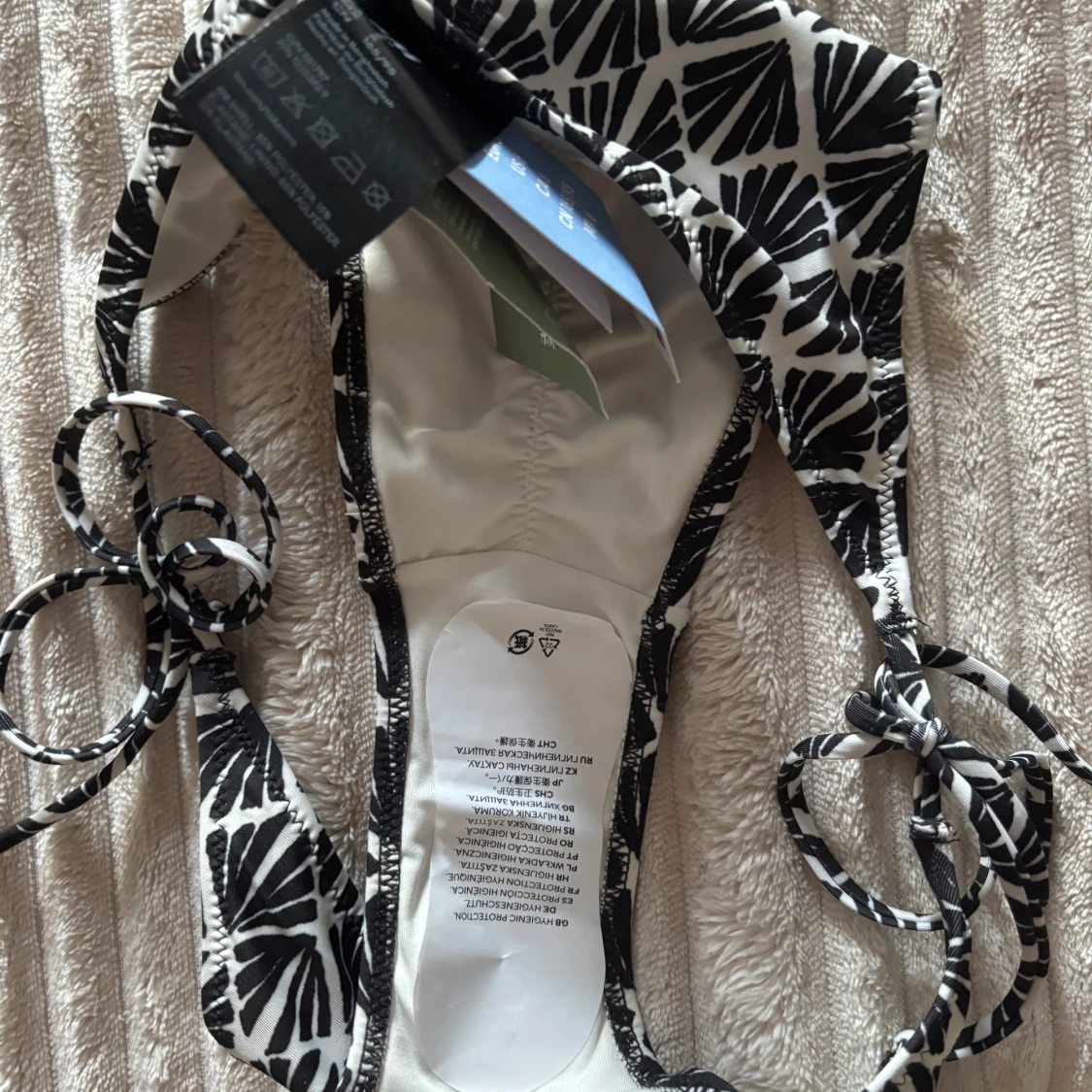 Svartvit bikiniunderdel från H&M - 2