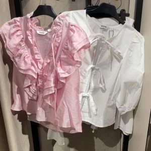 Rosa volangtopp från Kappahl - Supersöt volang topp i rosa från Kappahl, mina egna bilder, endast använd en gång!