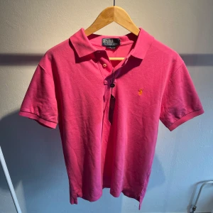 Ralph Lauren Piké  - Fräsch Piké för sommaren | Stl: L | Skick: 10/10 (lappar kvar) | Pris: 379kr!