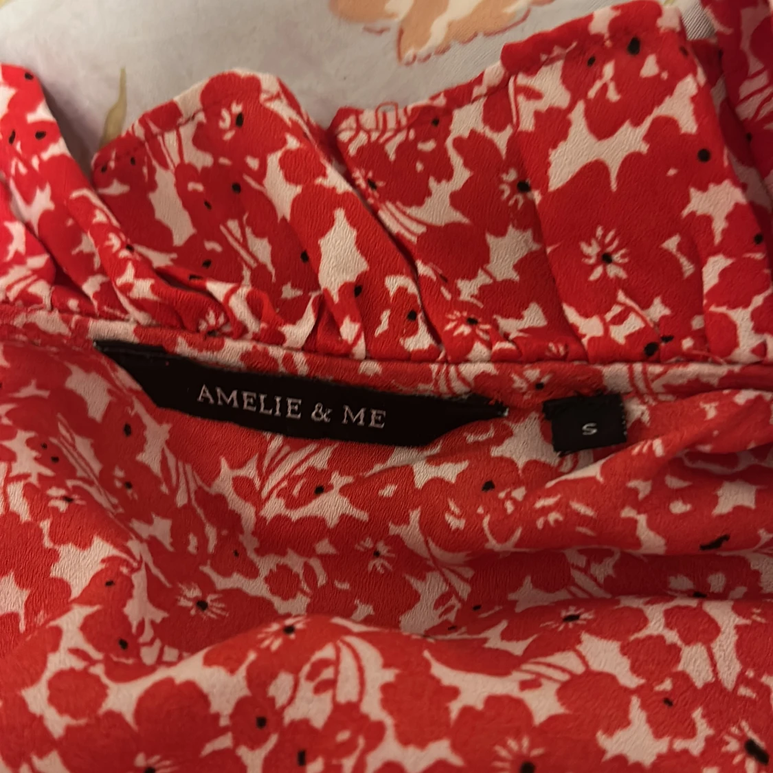 Röd blommig omlottklänning Amelie & Me - 2
