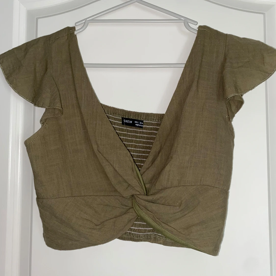 Olivgrön croppad topp med matchande kjol  - 1