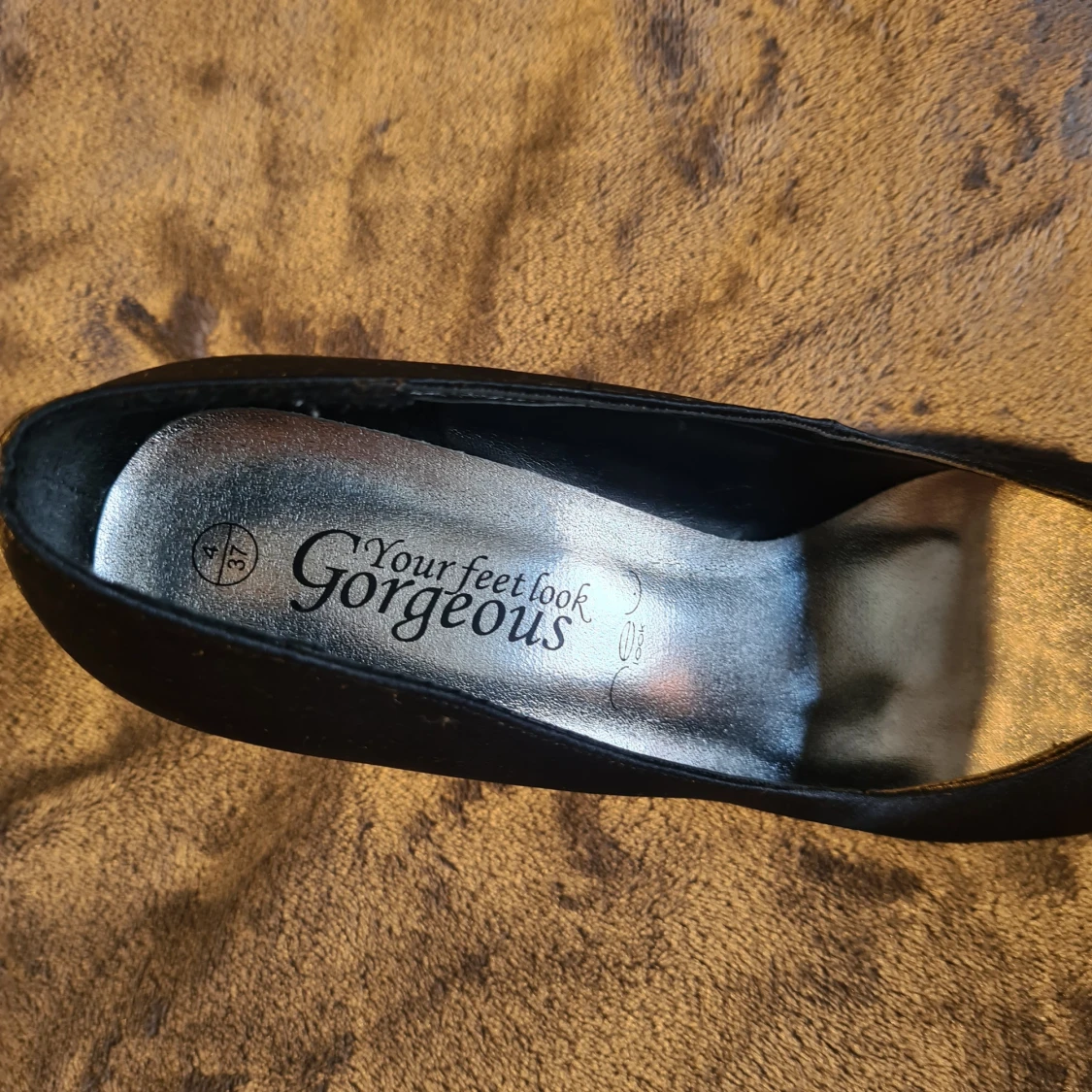 Svarta pumps med silvrig klack - 4