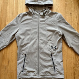 Under Armour Jacka - Skick 10/10 Storlek passar S/M Exklusiv modell som släpptes bara under en viss period