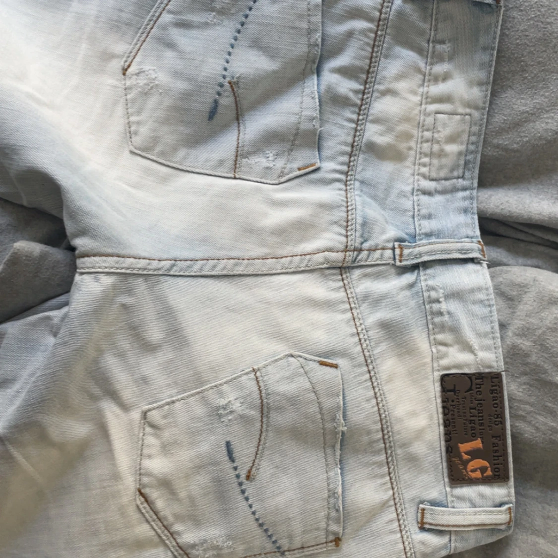 Ljusblå bootcut jeans  - 2