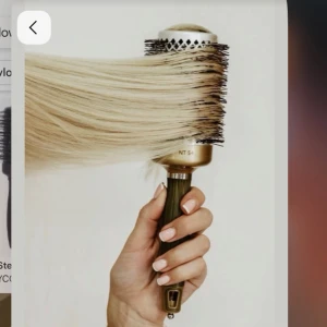 Sense of Youty Blowout Brush - Säljer min oanvända blowout borste för den passa inte för mitt hår, men perfekt för att skapa volym och snygga blowouts. Handtaget ger bra grepp och passar både kort och långt hår och snygga lockar eller platta. NYPRIS 179kr🌸💕✨