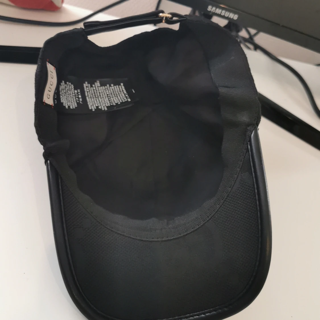 Fet keps med G mönster  - 2