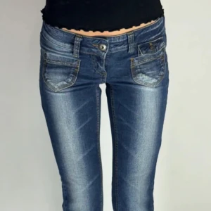 Bootcut jeans - As snygga Bootcut jeans med låg midja💕säljer då de inte passar❤️ midjemått totalt:64❤️innerbenslängd:71❤️