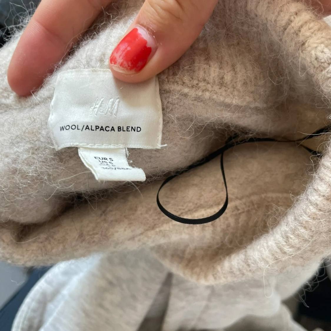 Beige stickad tröja från H&M - 1