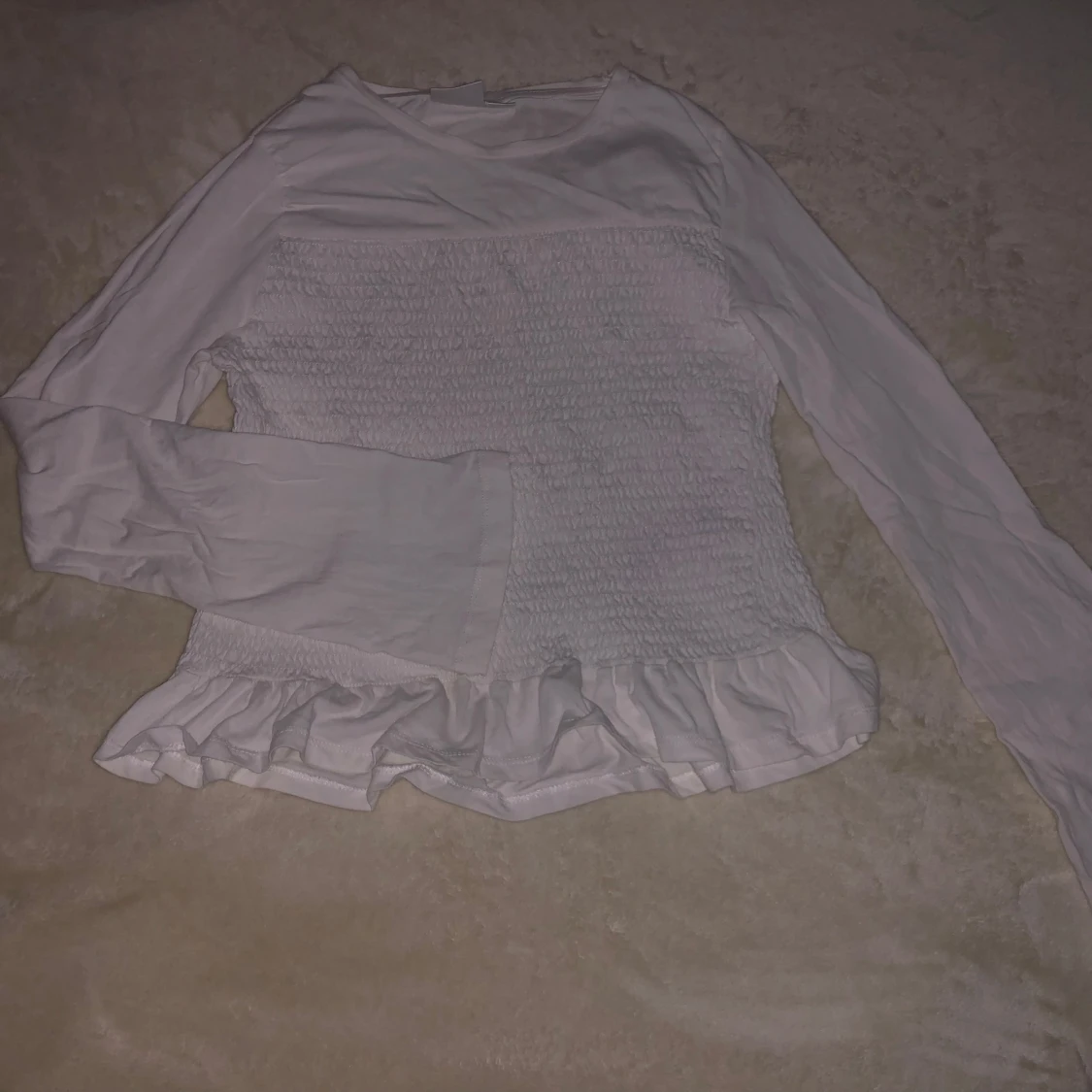 Vit långärmad blus från Gina Tricot - 1