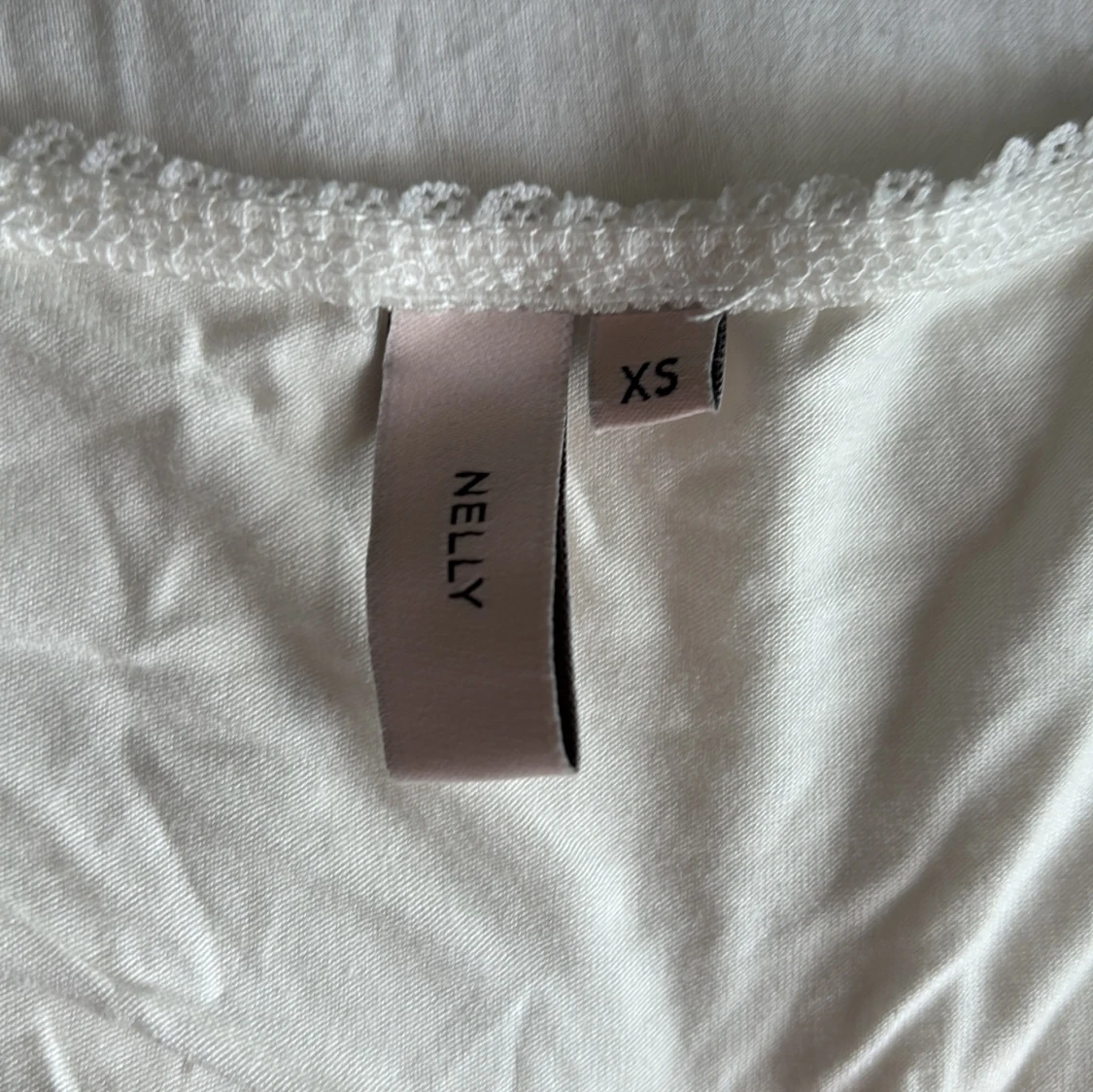 Vit v-ringad topp från Nelly XS - 1