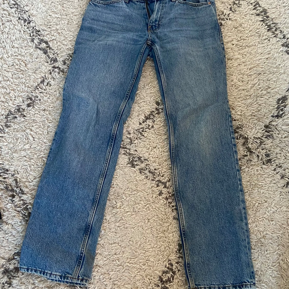 Lågmidjade blåa straight jeans från Gina Tricot