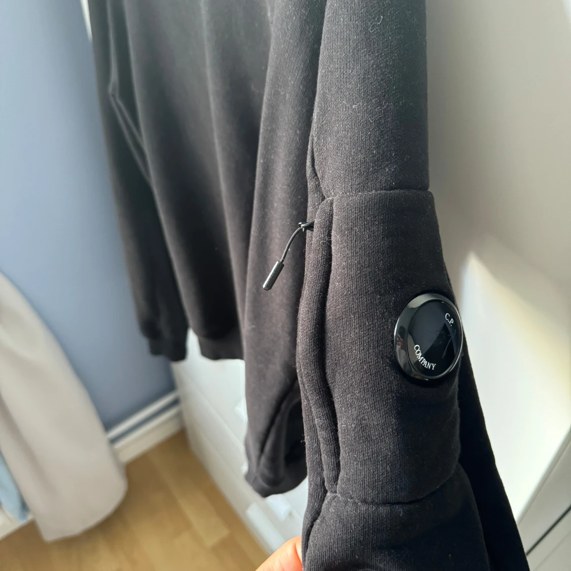 Svart sweatshirt från C.P. Company - 1