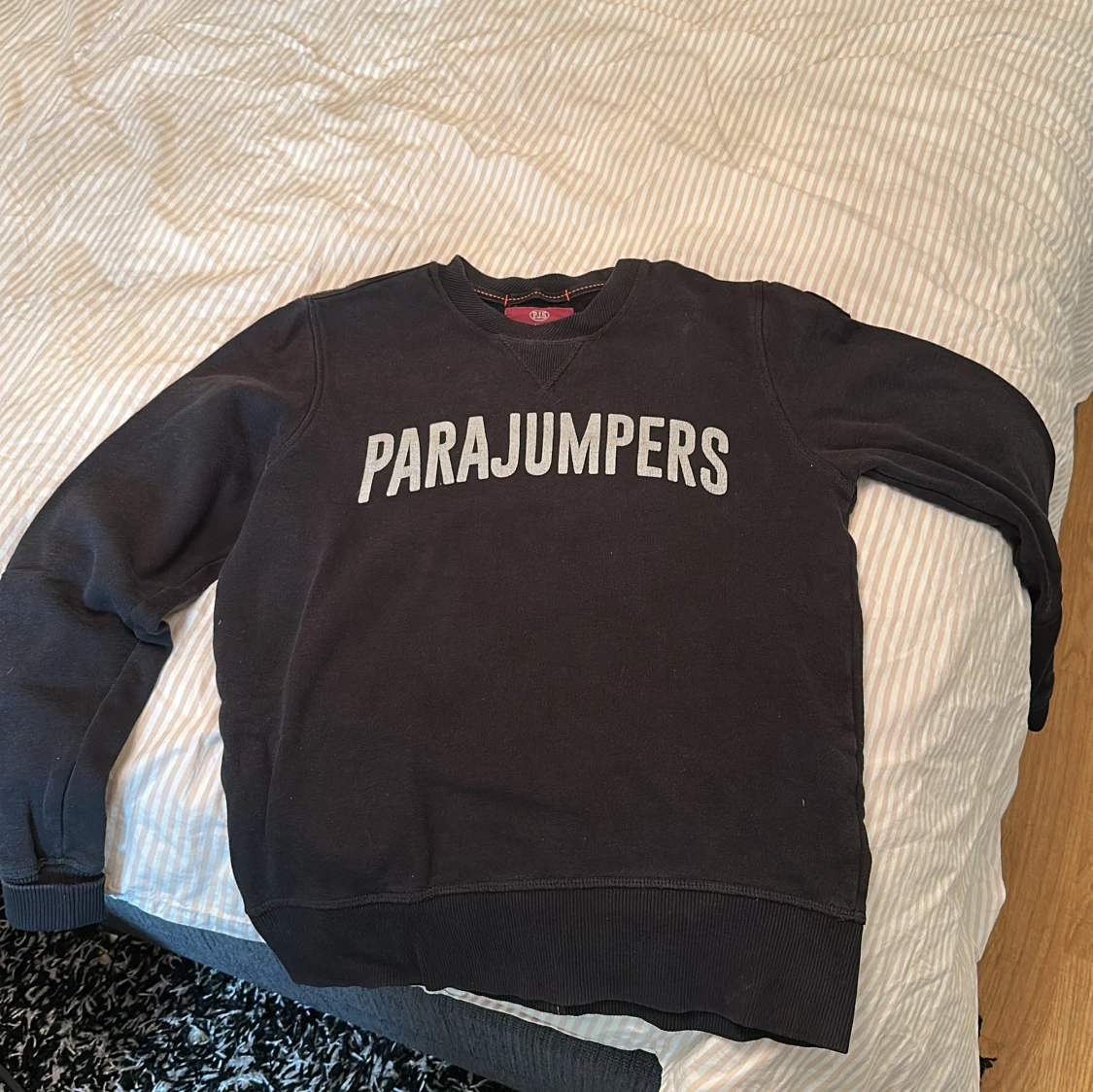 Svart sweatshirt från Parajumpers