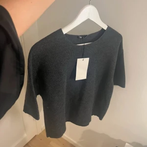 Stickad T-shirt  - Snygg Zara tröja helt ny💕