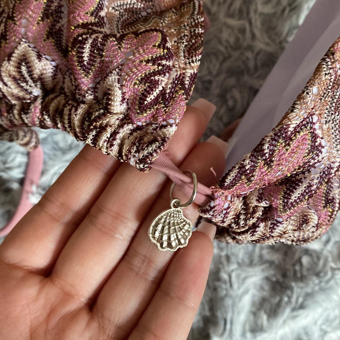 Rosa mönstrad bikini med snäckberlock - 2