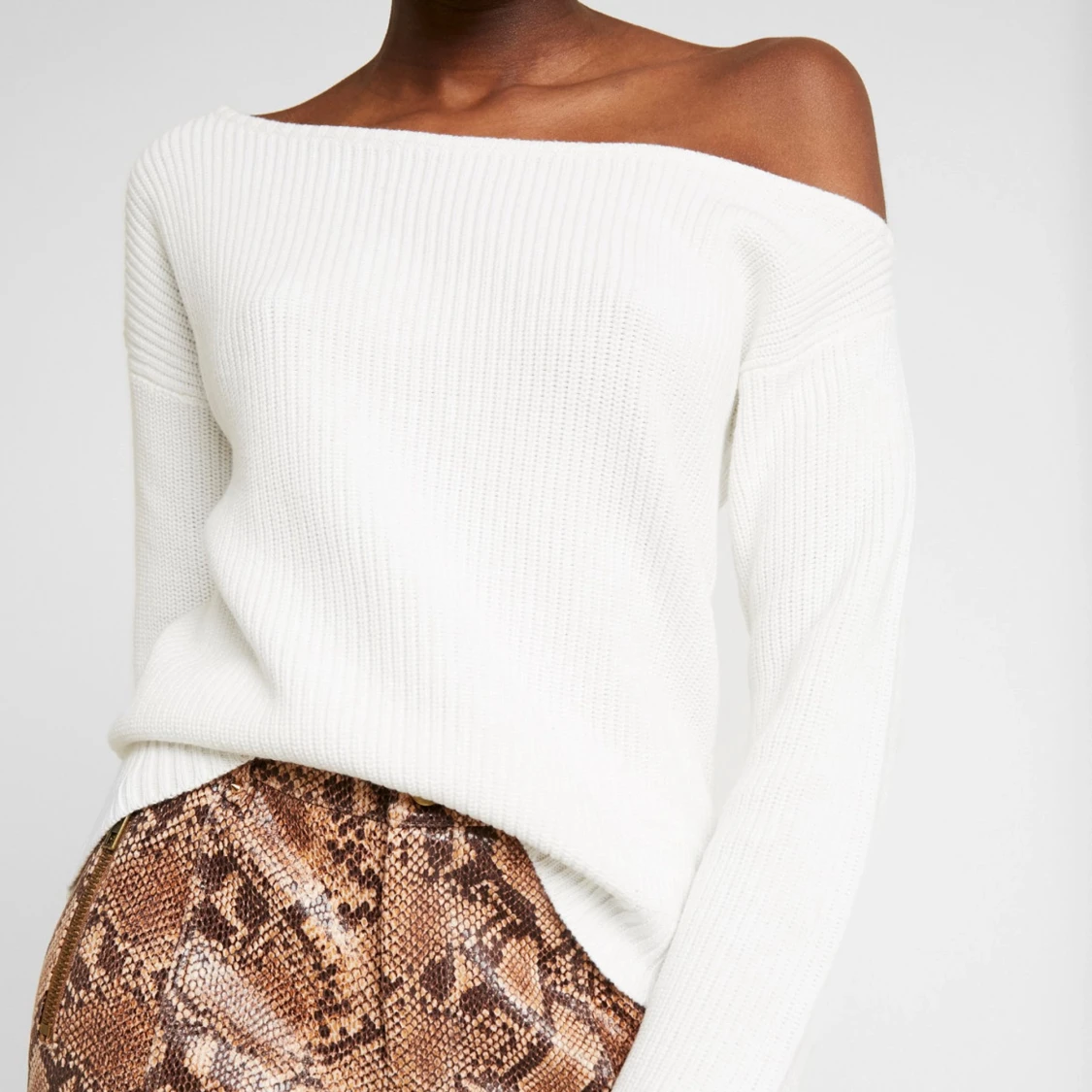 Vit offshoulder stickad tröja - 2