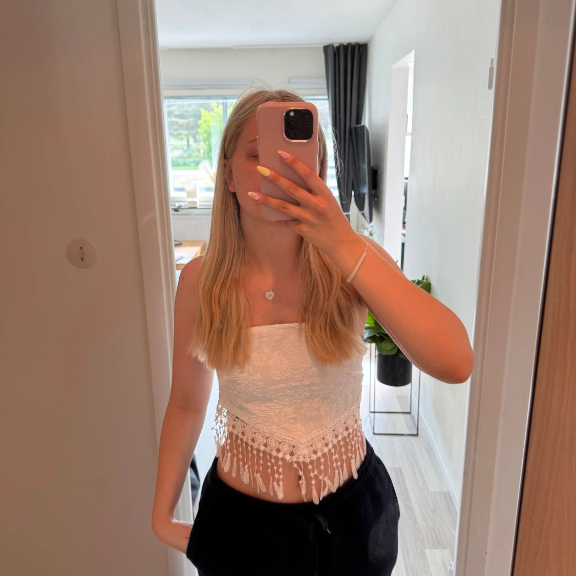 Vit bandeau tubtopp med spets och knyt