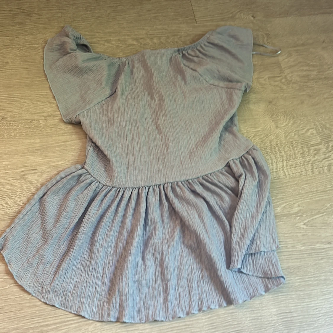 Två volangtröjor från 157 - 1