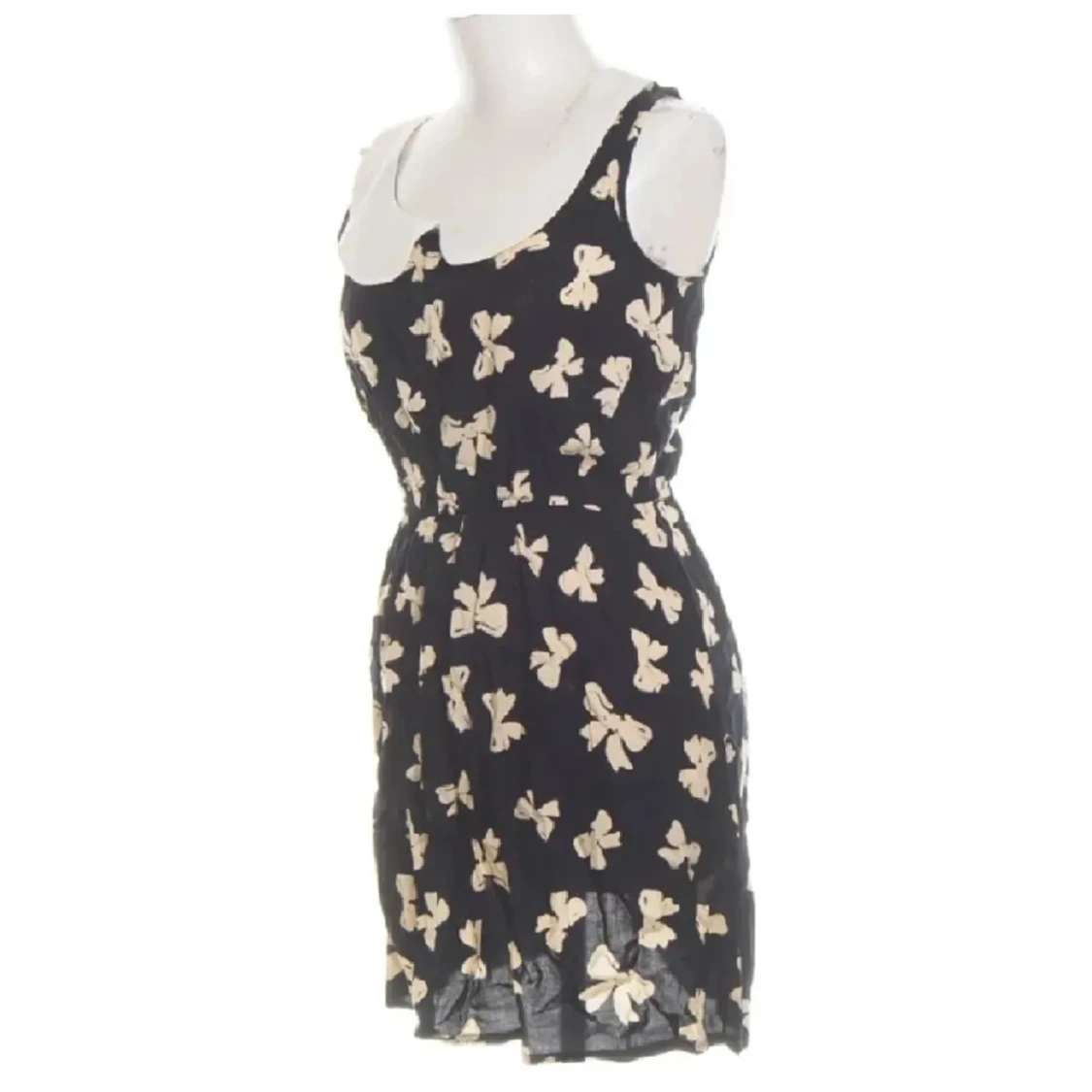 Svart kortklänning med rosettprint stl S - 1