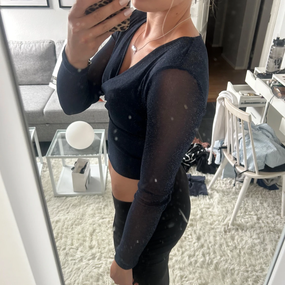 Mörkblå glittrig omlottopp - 1