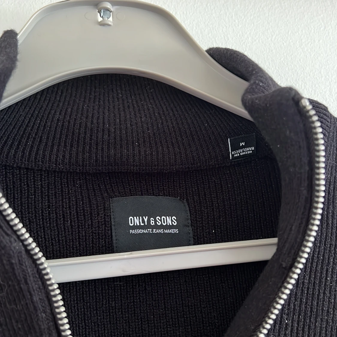 Svart stickad half zip från Only & Sons - 2