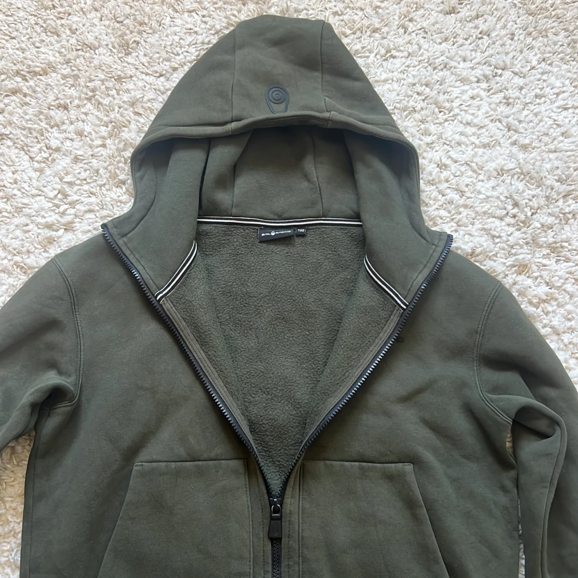 Olivgrön hoodie från Sail Racing - 3