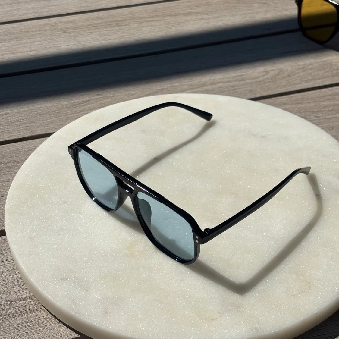 Svarta pilotbågar med färgade glas - 2