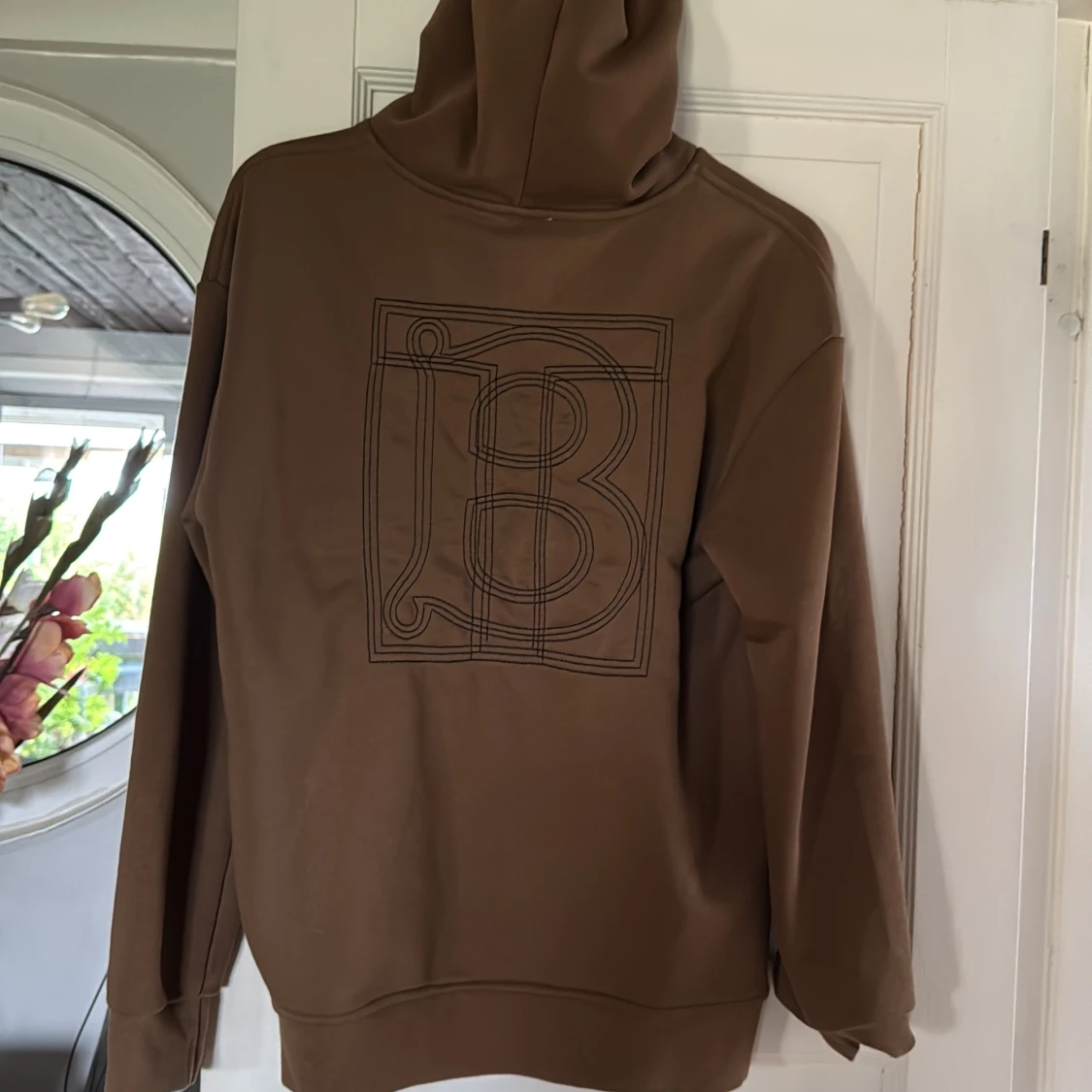 Brun hoodie från Burberry med logga - 1