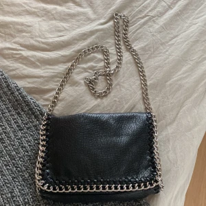 Tiamo väska - Säljer min älskade tiamo väska eftersom att den inte kommer till användning längre❤️Den är köpt för 500 kr 