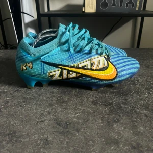 Fotbollsskor  - Nike elite, sällsynta, använda tre gånger
