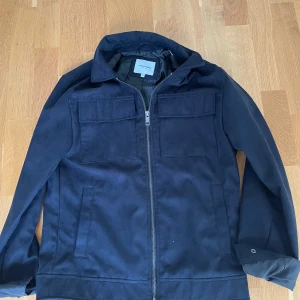 Overshirt - Säljer en Overshirt från Jack & Jones i storlek S skick. Den är aldrig använd och är skick 10/10